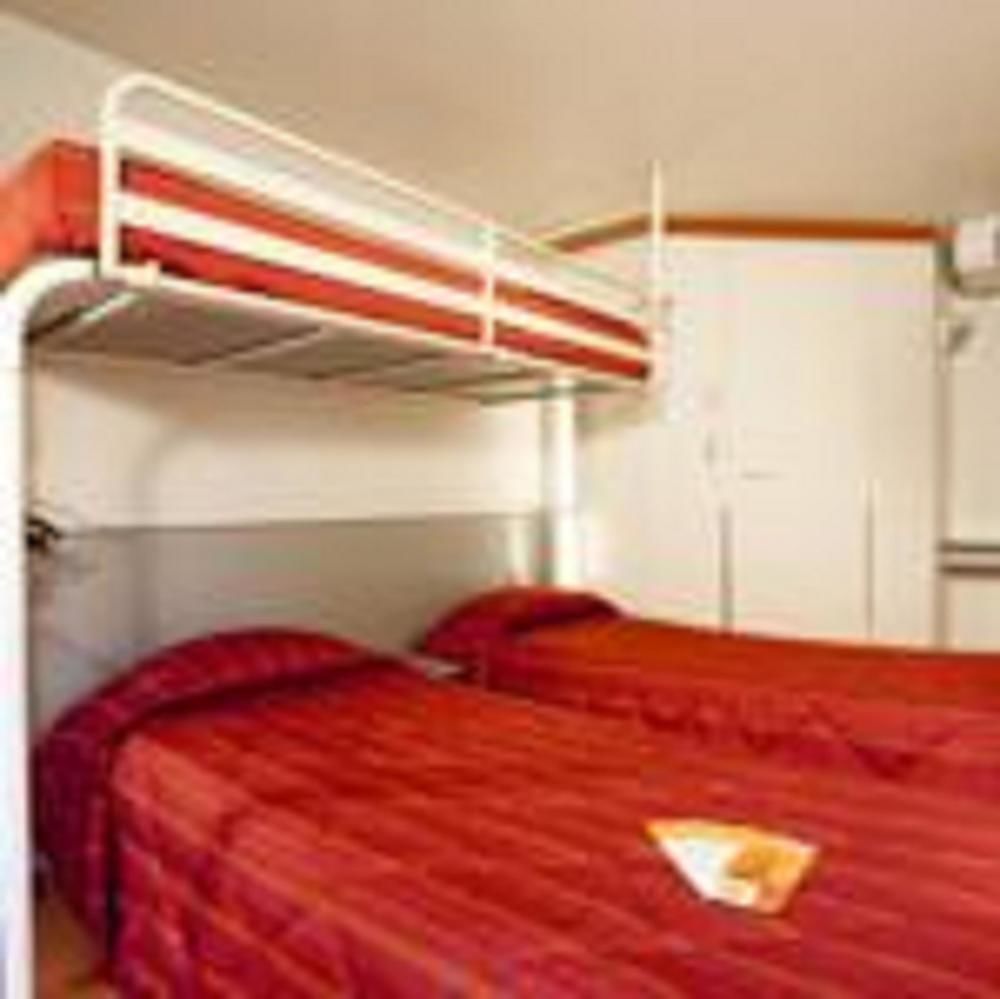 พรีเมียรคลาสอาร์รัวซ์ Hotel เอเวรอ ภายนอก รูปภาพ A bunk bed