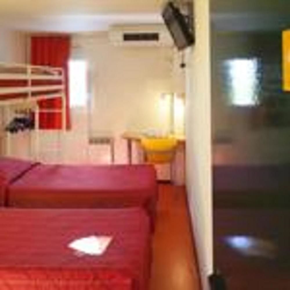 พรีเมียรคลาสอาร์รัวซ์ Hotel เอเวรอ ภายนอก รูปภาพ A typical room at a love hotel