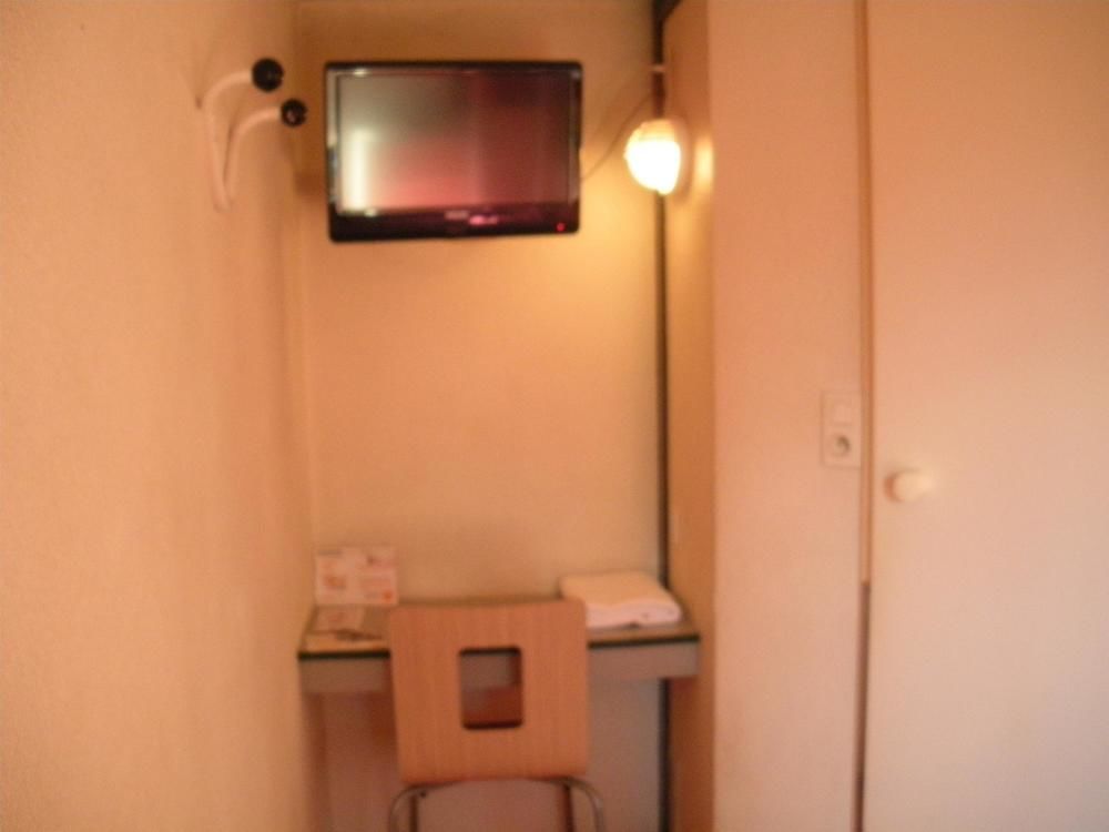 พรีเมียรคลาสอาร์รัวซ์ Hotel เอเวรอ ภายนอก รูปภาพ A room at a typical Japanese love hotel