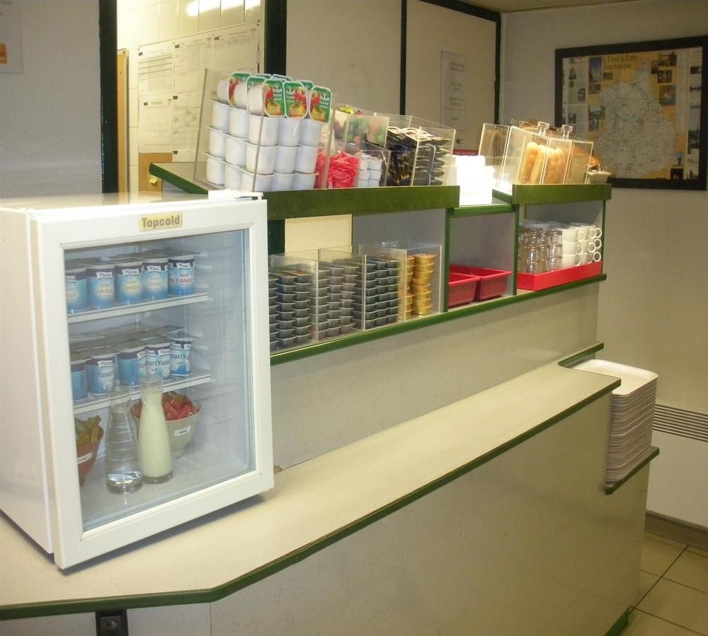 พรีเมียรคลาสอาร์รัวซ์ Hotel เอเวรอ ภายนอก รูปภาพ A counter refrigerator