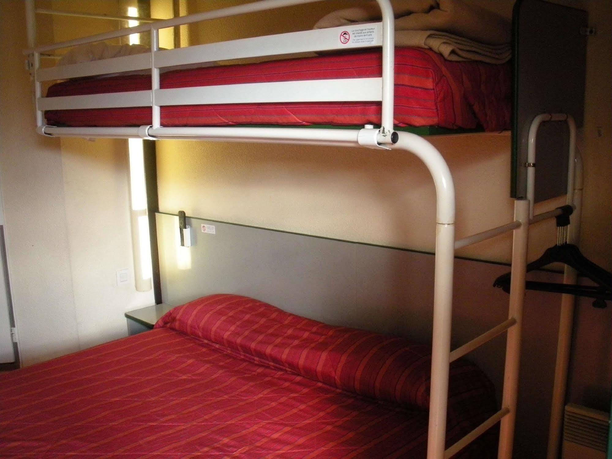 พรีเมียรคลาสอาร์รัวซ์ Hotel เอเวรอ ภายนอก รูปภาพ A bunk bed
